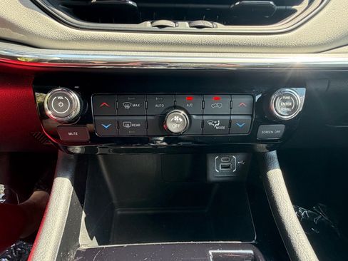Used 2024 Jeep Compass Limited AWD/4WD image 35