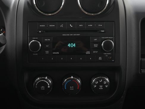 Used 2014 Jeep Patriot Latitude w/ Sun/Sound Group AWD/4WD image 18