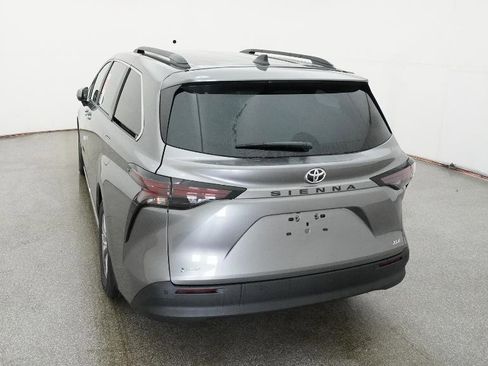 New 2026 Toyota Sienna XLE image 9