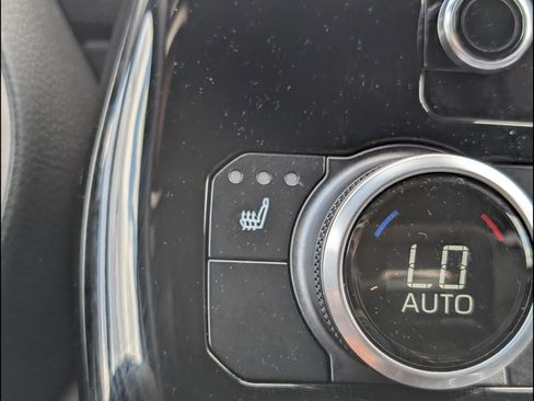 Used 2024 Toyota Highlander XLE AWD/4WD image 21