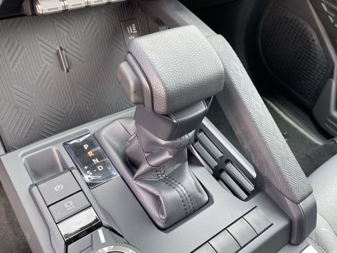 Certified 2025 Toyota Tacoma SR5 AWD/4WD image 16