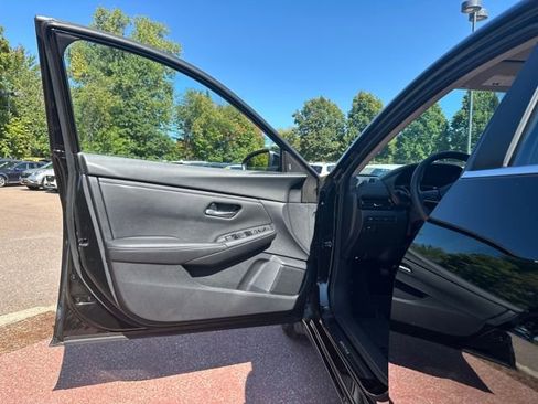 Used 2025 Nissan Sentra SV w/ Trunk Package image 11