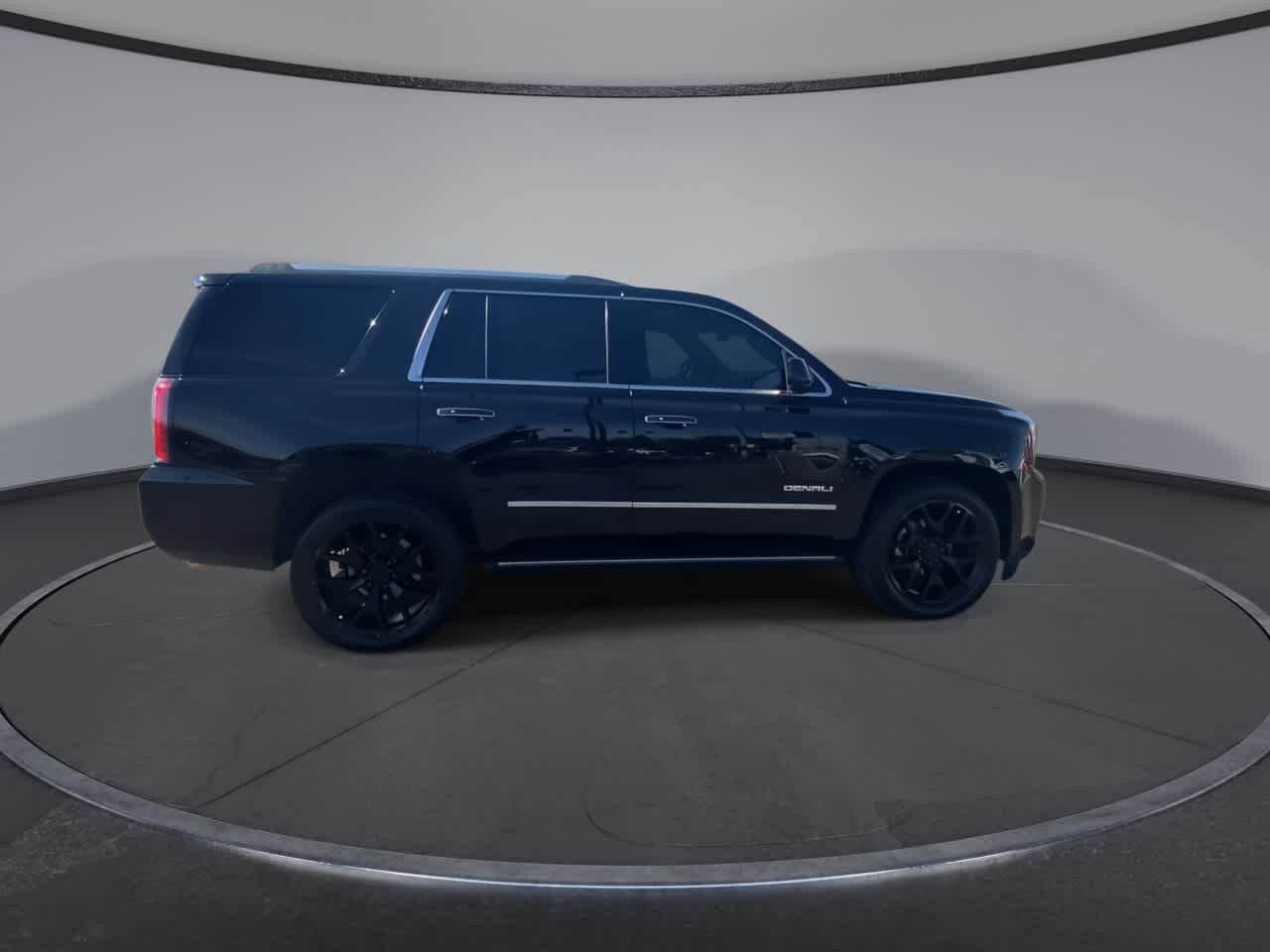 Used 2017 GMC Yukon Denali w/ Open Road Package AWD/4WD image 9