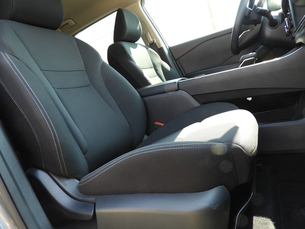 Used 2023 Nissan Rogue S AWD/4WD image 33