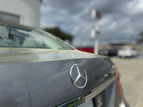 Used 2010 Mercedes-Benz E 350 4MATIC Sedan image 17