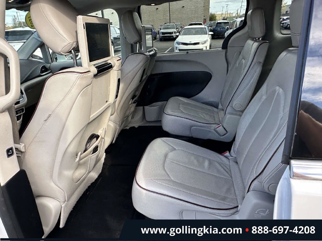 Used 2017 Chrysler Pacifica Limited FWD image 11