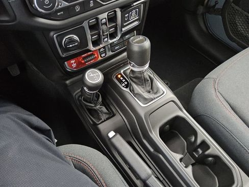 New 2026 Jeep Gladiator Rubicon w/ Steel Power Dome Hood Package AWD/4WD image 22