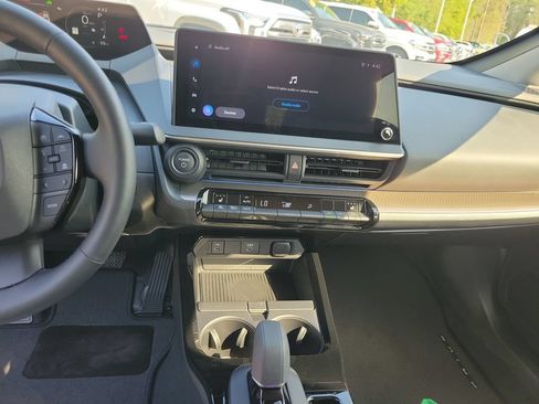 Used 2026 Toyota Prius XLE FWD image 18