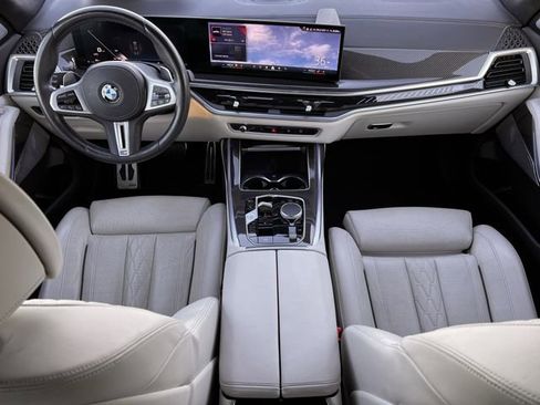 Used 2025 BMW X7 M60i w/ Climate Comfort Package image 10