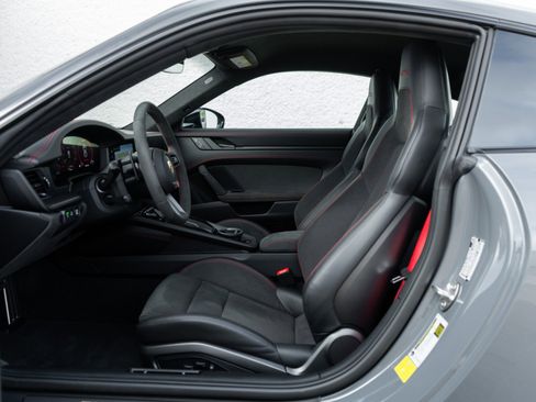 Used 2025 Porsche 911 Carrera 4 GTS image 4