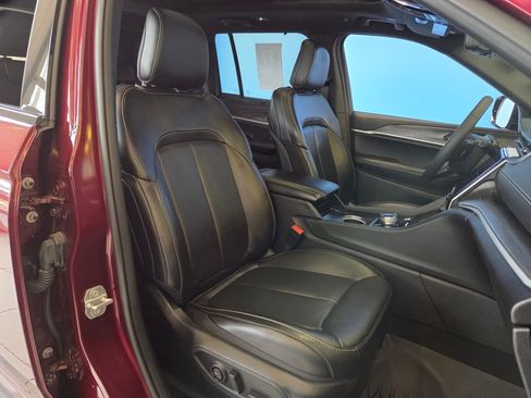 Used 2024 Jeep Grand Cherokee Limited w/ Luxury Tech Group II image 22