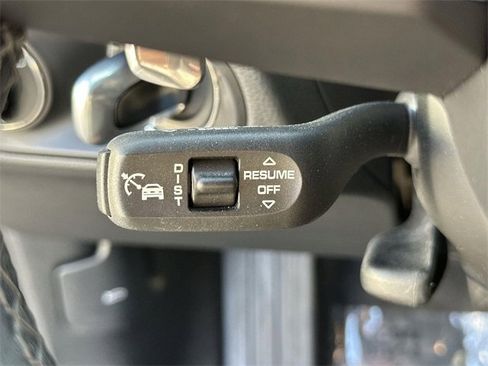 Used 2024 Porsche Macan image 17