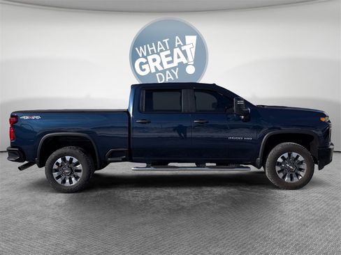 Used 2021 Chevrolet Silverado 2500 Custom w/ Custom Value Package image 2
