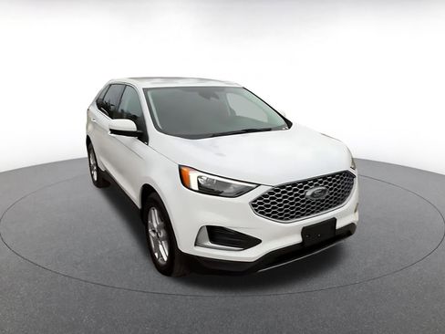 Used 2023 Ford Edge SEL image 3