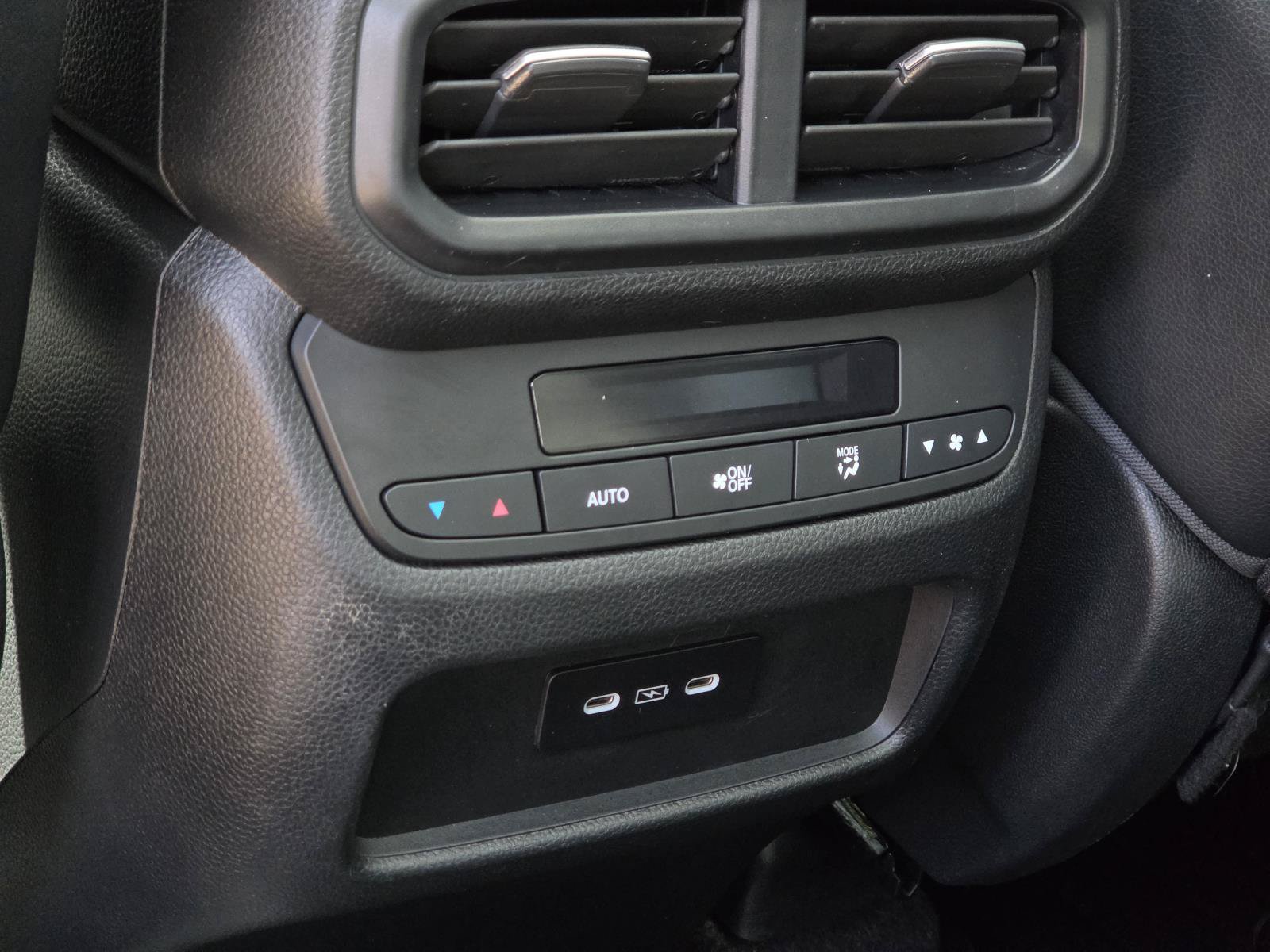 Used 2025 Honda Pilot Touring image 16