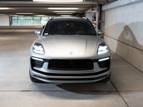 Certified 2026 Porsche Macan AWD/4WD image 6