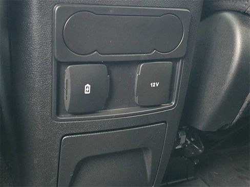 Certified 2024 Ford Explorer XLT image 31