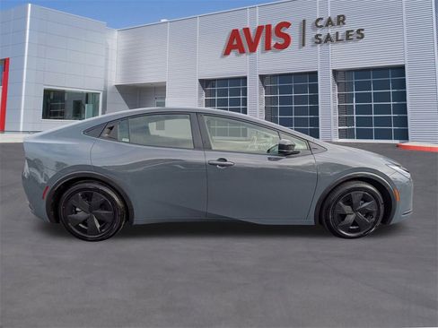 Used 2025 Toyota Prius LE image 5