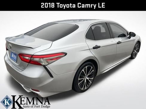 Used 2018 Toyota Camry LE image 3