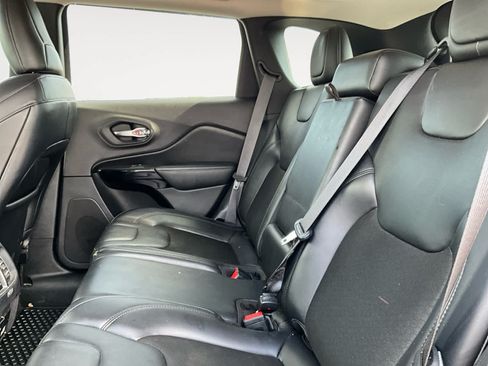 Used 2020 Jeep Cherokee Latitude Plus AWD/4WD image 13
