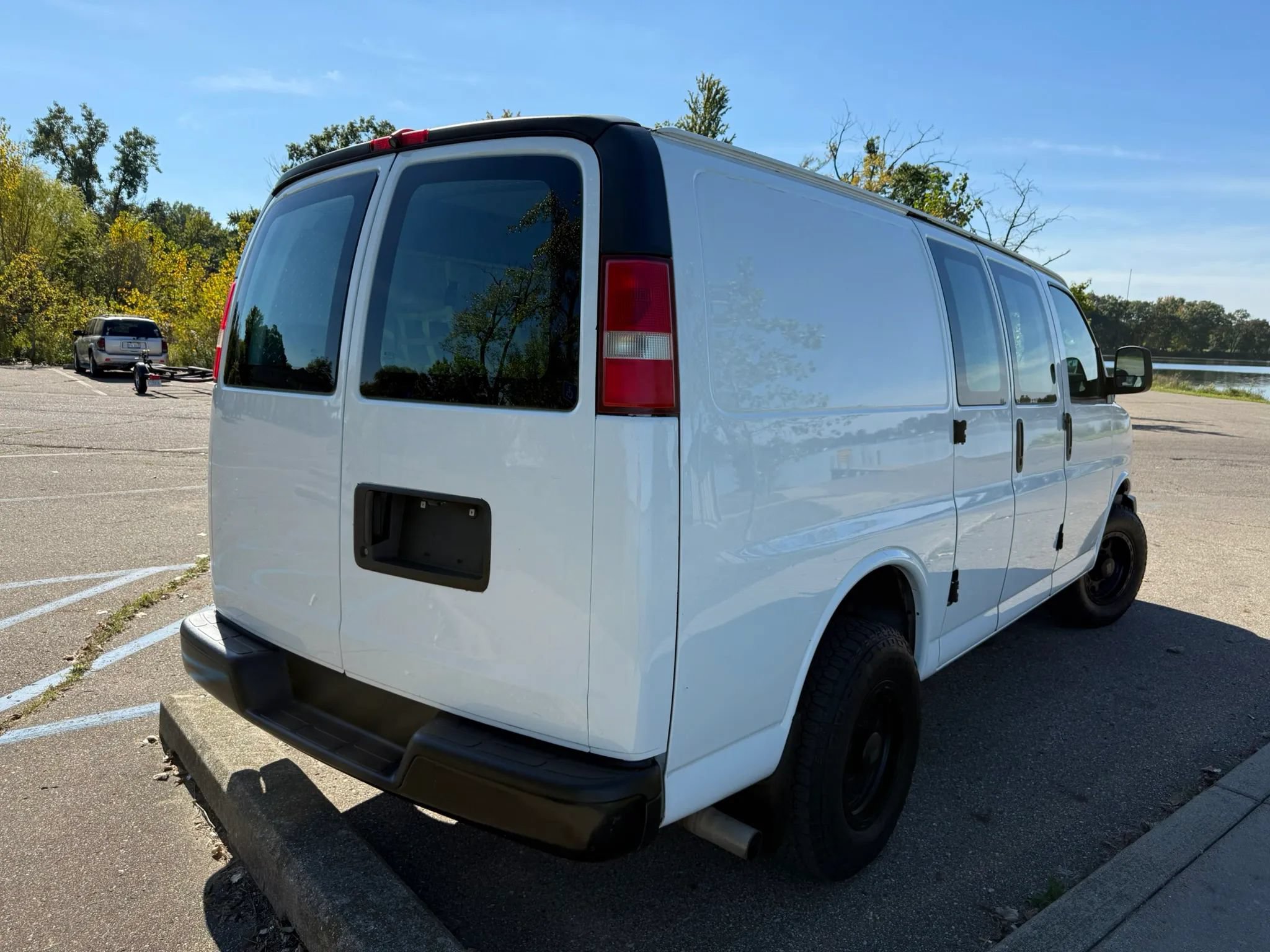 Used 2015 GMC Savana 2500 RWD image 5