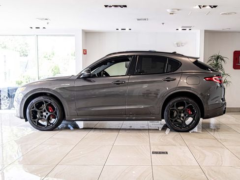 Used 2022 Alfa Romeo Stelvio Veloce AWD/4WD image 6