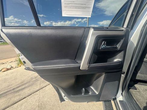 Used 2018 Toyota 4Runner SR5 AWD/4WD image 26