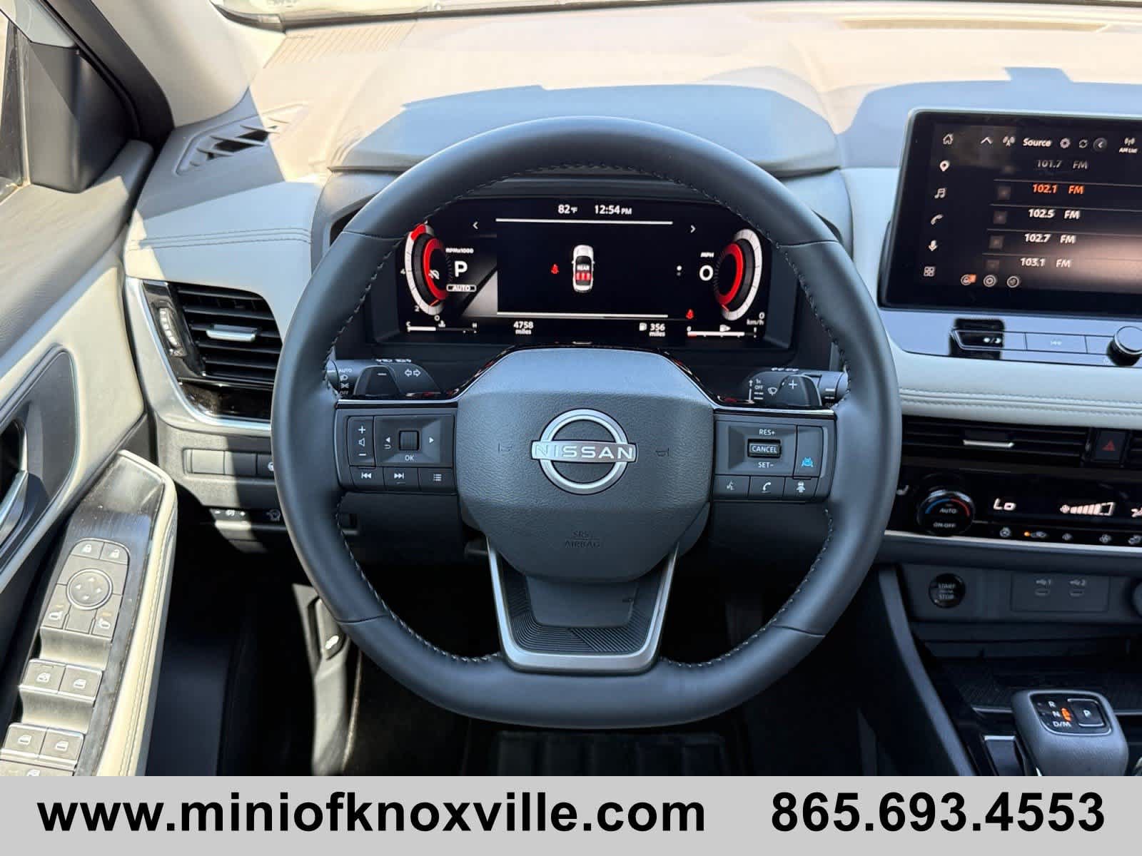 Used 2025 Nissan Rogue SL AWD/4WD image 18