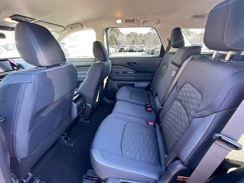 New 2025 Nissan Pathfinder SV image 16