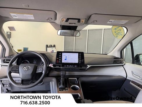 Used 2024 Toyota Sienna LE AWD/4WD image 7