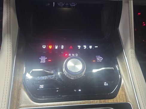 Used 2023 Jeep Grand Wagoneer 4WD w/ Flexible Seating Group image 22