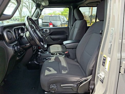 Used 2022 Jeep Gladiator Willys image 23