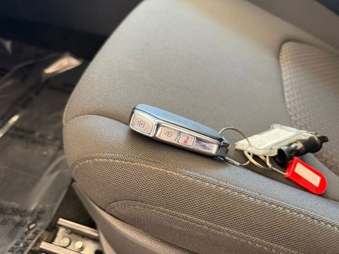 Used 2025 Kia Sportage LX image 18