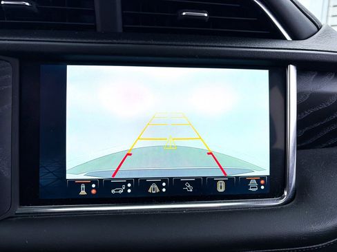 Used 2024 GMC Yukon Denali w/ Advanced Technology Package image 11