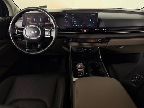 Used 2025 Kia Carnival EX FWD image 13