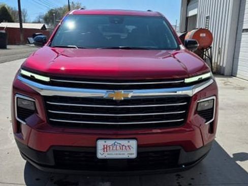 New 2026 Chevrolet Traverse LT w/ Sun and Wheel Package AWD/4WD image 2