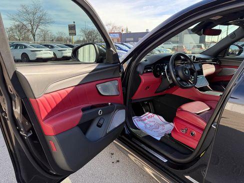 Used 2024 Maserati Grecale Trofeo image 25