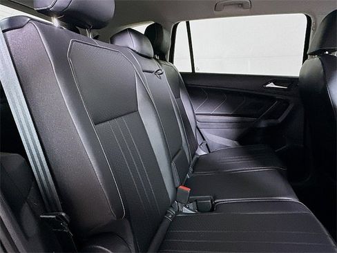 Used 2024 Volkswagen Tiguan SE image 25