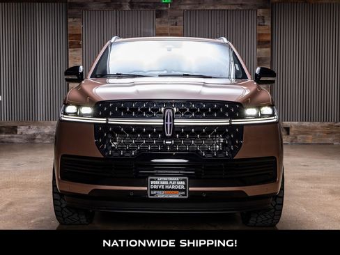 Used 2025 Lincoln Navigator Black Label image 4