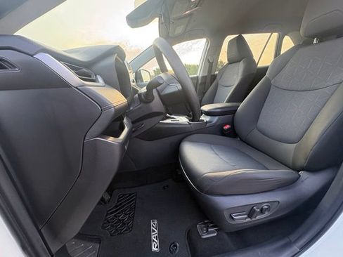 Used 2025 Toyota RAV4 XLE FWD image 12