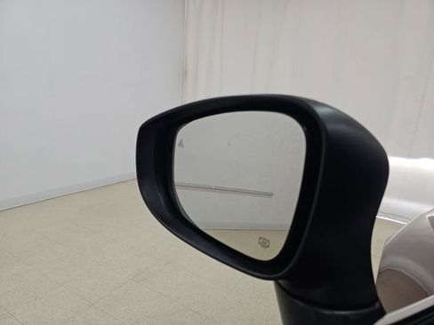 Used 2023 Chrysler Pacifica Touring-L FWD image 10