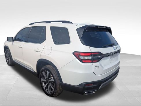 Used 2025 Honda Pilot Touring image 8