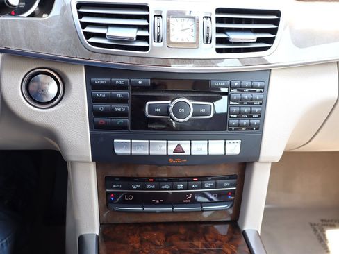 Used 2014 Mercedes-Benz E 250 BlueTEC Sedan image 26
