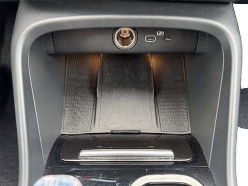 Certified 2025 Volvo XC40 B5 Plus image 18