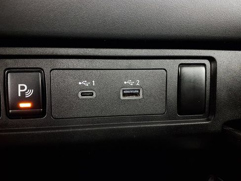 Used 2024 Nissan Frontier SV w/ Technology Package RWD image 24