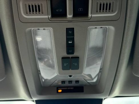 Used 2012 Cadillac SRX Luxury AWD/4WD image 23