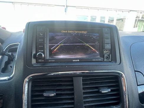 Used 2019 Dodge Grand Caravan SXT FWD image 14