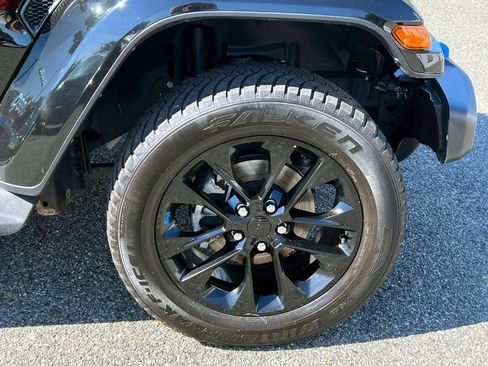 Used 2022 Jeep Wrangler Unlimited Sahara 4xe image 10