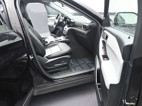 Used 2024 Ford Explorer XLT w/ Equipment Group 202A image 15