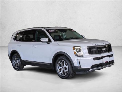 Used 2022 Kia Telluride EX image 3